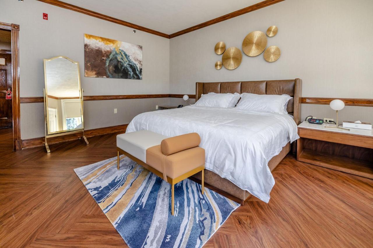 Chateau Merrimack Hotel & Spa Tyngsboro Екстер'єр фото